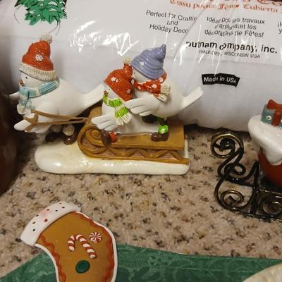 Christmas - books - figures - snow globe - Kitchen towels and more