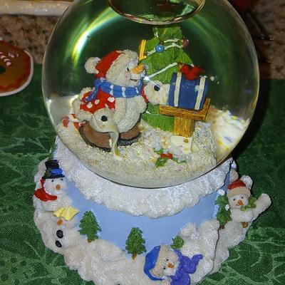Christmas - books - figures - snow globe - Kitchen towels and more