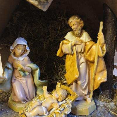 Christmas - Fontanini Dept. ITALY Nativity barn with Fontanini figures