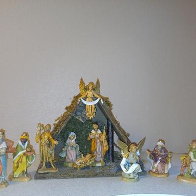 Christmas - Fontanini Dept. ITALY Nativity barn with Fontanini figures