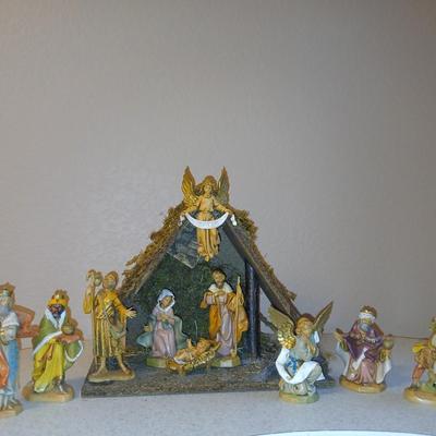 Christmas - Fontanini Dept. ITALY Nativity barn with Fontanini figures