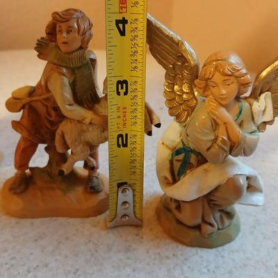 Christmas - Fontanini Dept. ITALY Nativity barn with Fontanini figures