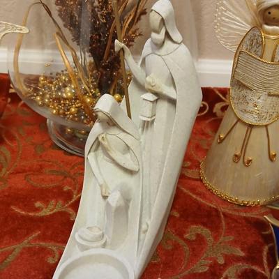 Christmas angels with silk table runner, large centerpiece vase and more