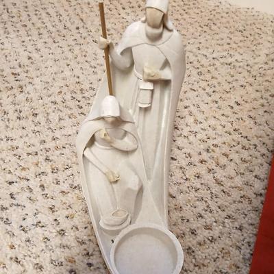 Christmas angels with silk table runner, large centerpiece vase and more