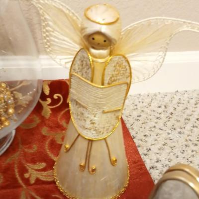 Christmas angels with silk table runner, large centerpiece vase and more