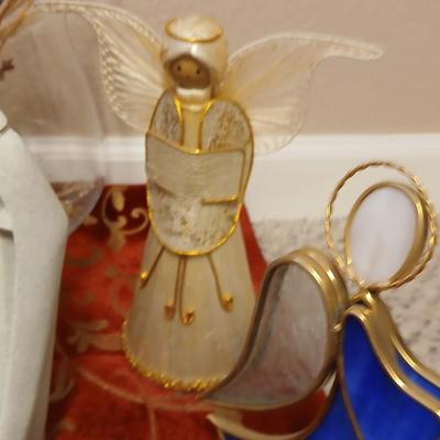 Christmas angels with silk table runner, large centerpiece vase and more