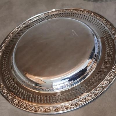 Beautiful Wm Rogers 711 silver plate platter with divided glass dish and silverplate spoon