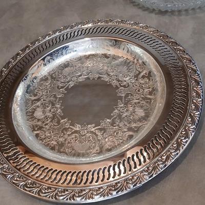 Beautiful Wm Rogers 711 silver plate platter with divided glass dish and silverplate spoon