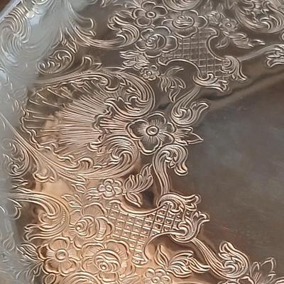 Beautiful Wm Rogers 711 silver plate platter with divided glass dish and silverplate spoon