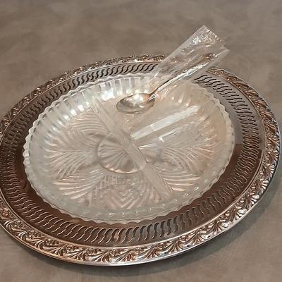 Beautiful Wm Rogers 711 silver plate platter with divided glass dish and silverplate spoon