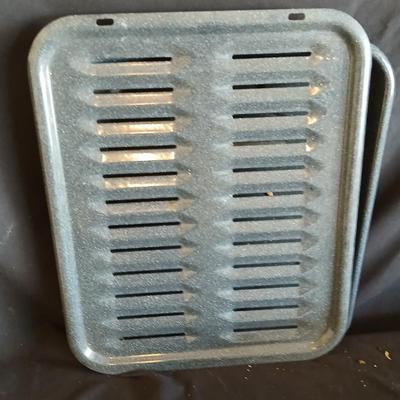 Glass cake dish - broiler pan - Pie pan and a basket for the cake dish