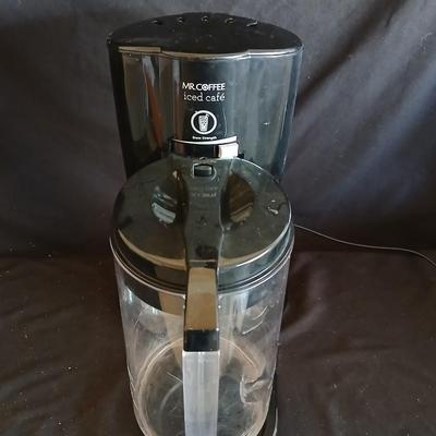 Mr. Coffee Iced Cafe maker with two mugs
