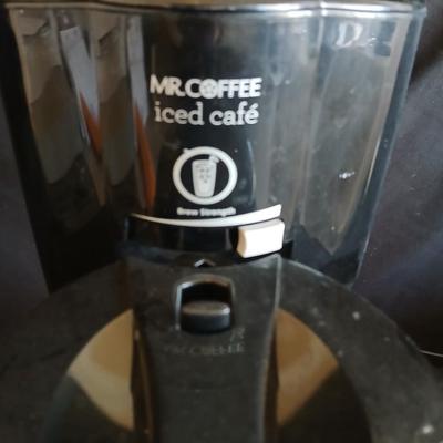Mr. Coffee Iced Cafe maker with two mugs