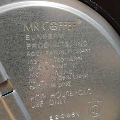 Mr. Coffee Iced Cafe maker with two mugs
