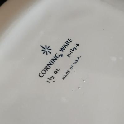 Four Corning ware dishes two with lids