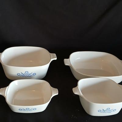 Four Corning ware dishes two with lids