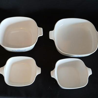 Four Corning ware dishes two with lids