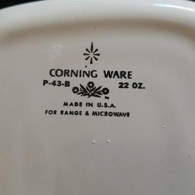 Four Corning ware dishes two with lids
