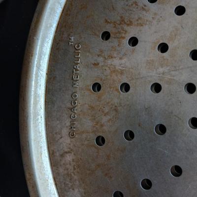 Pizza and cake pans