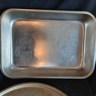 Pizza and cake pans