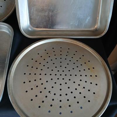 Pizza and cake pans
