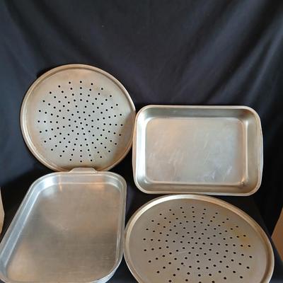 Pizza and cake pans