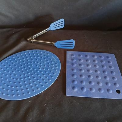 Variety of cooking pans and saucepans with silicone server and hot pads