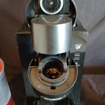 Mr. Coffee Keurig with two Contigo coffee mugs