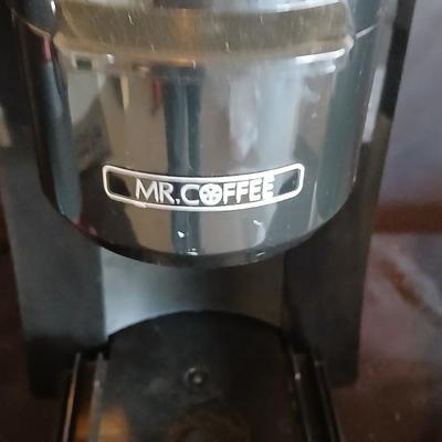 Mr. Coffee Keurig with two Contigo coffee mugs