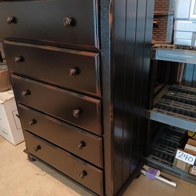 Emerald Home Furnishings Chest of drawers