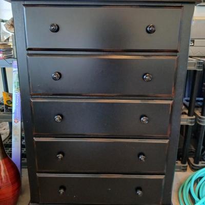 Emerald Home Furnishings Chest of drawers