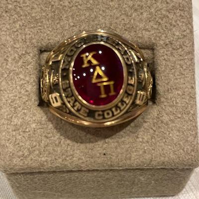 Men’s class ring