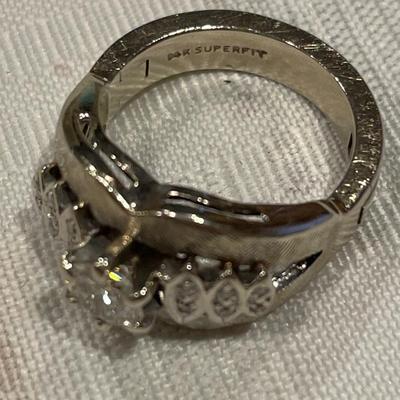 Stunning ladies 14k gold ring