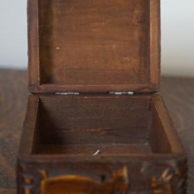 ANTIQUE RUSSIAN FOLK ART CARVED WOODEN BOX / YOUNG MAIDEN HAND PAINTED ON LID/ DEEP CARVINGS LINE THE BOX