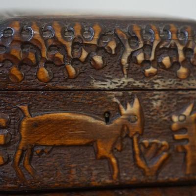 ANTIQUE RUSSIAN FOLK ART CARVED WOODEN BOX / YOUNG MAIDEN HAND PAINTED ON LID/ DEEP CARVINGS LINE THE BOX