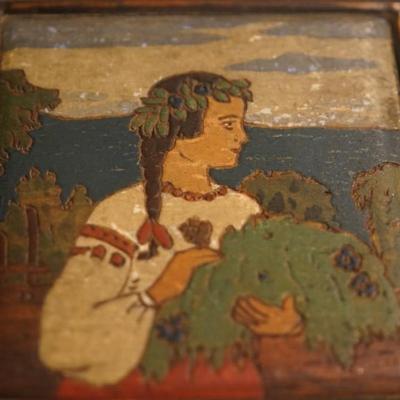 ANTIQUE RUSSIAN FOLK ART CARVED WOODEN BOX / YOUNG MAIDEN HAND PAINTED ON LID/ DEEP CARVINGS LINE THE BOX