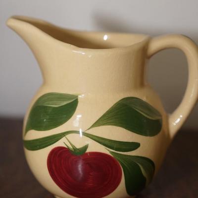 GROUPING OF FOUR WATTS WEAR 4" PITCHERS OF DIFFERENT PATTERNS