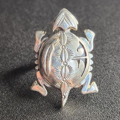 Native American Sterlin Silver Old Pawn Turtle Shadow Box Ring