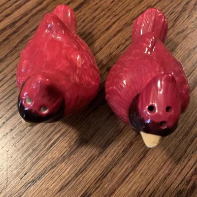 Cardinal Christmas salt & pepper shakers set with tray