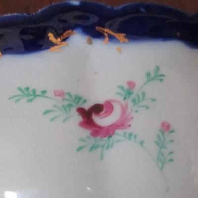Antique Imari portrait cabinet display bowl