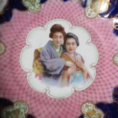 Antique Imari portrait cabinet display bowl