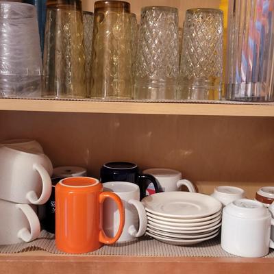 Coffee cups, drinking glasses, tea
