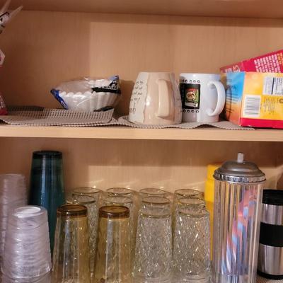 Coffee cups, drinking glasses, tea