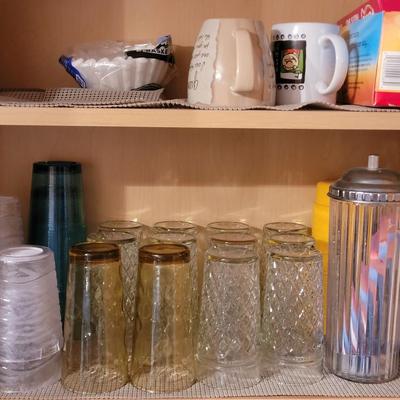 Coffee cups, drinking glasses, tea