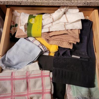 Lot of kitchen hand towels