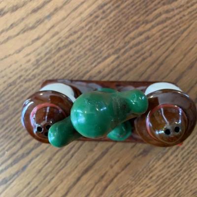 Vintage siesta salt & pepper shaker set