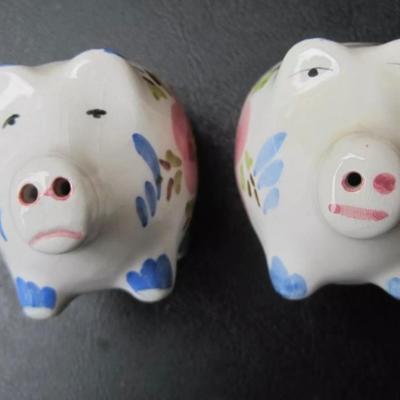 Vintage HP piglet salt and pepper shaker set