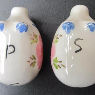 Vintage HP piglet salt and pepper shaker set