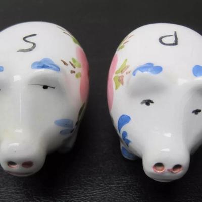 Vintage HP piglet salt and pepper shaker set