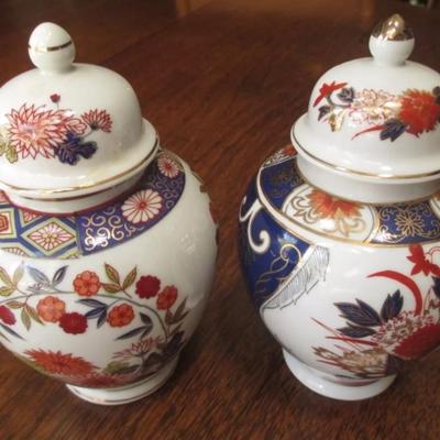 Vtg pair of Ginger jars/vases